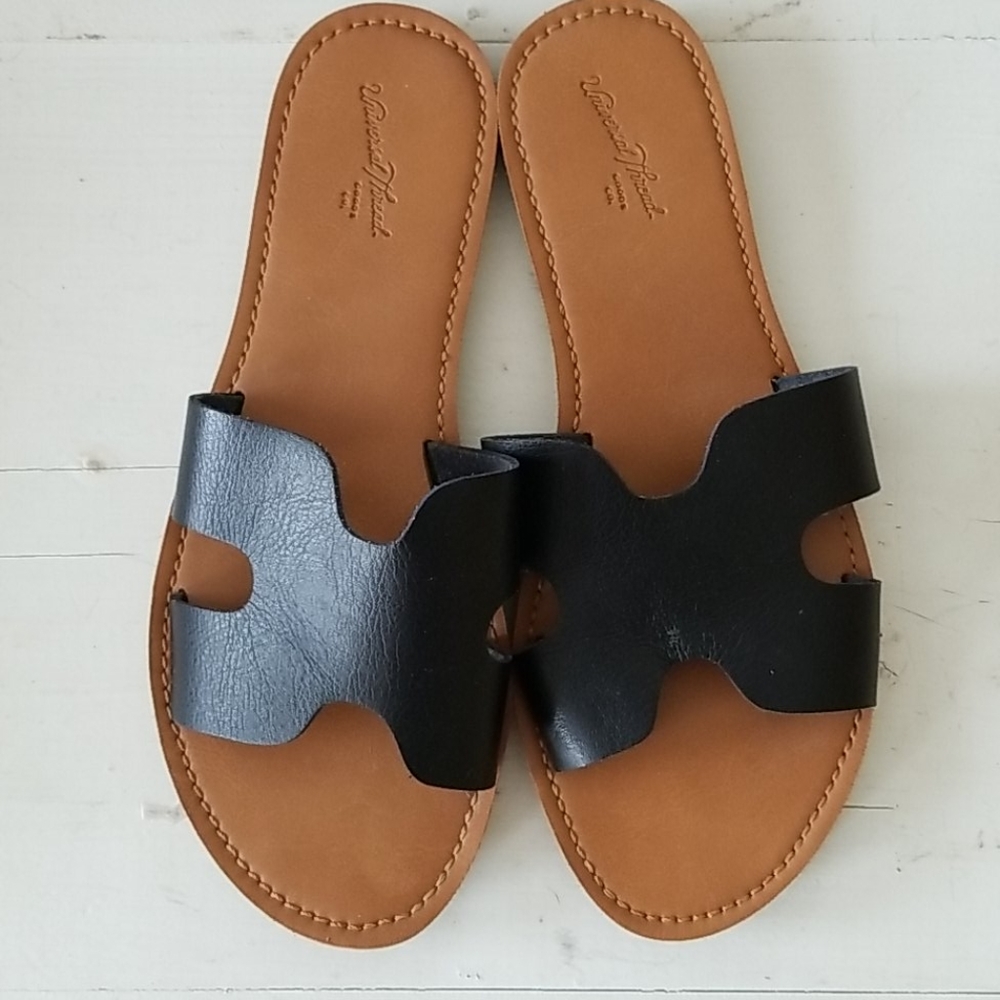 Universal Thread black sandal